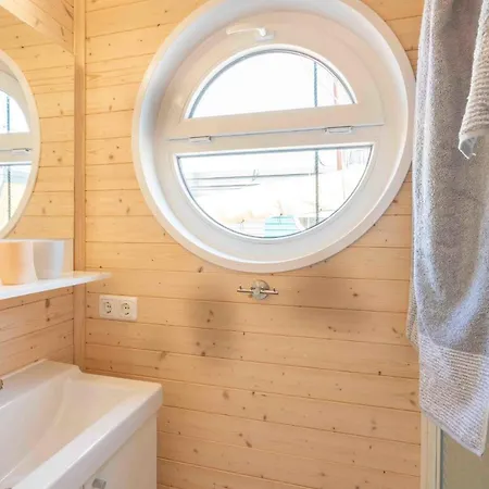 Hausboot Veronica Ferienhaus Barth