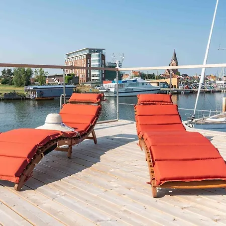 Hausboot Veronica Ferienhaus *