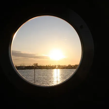 Hausboot Veronica Ferienhaus Barth